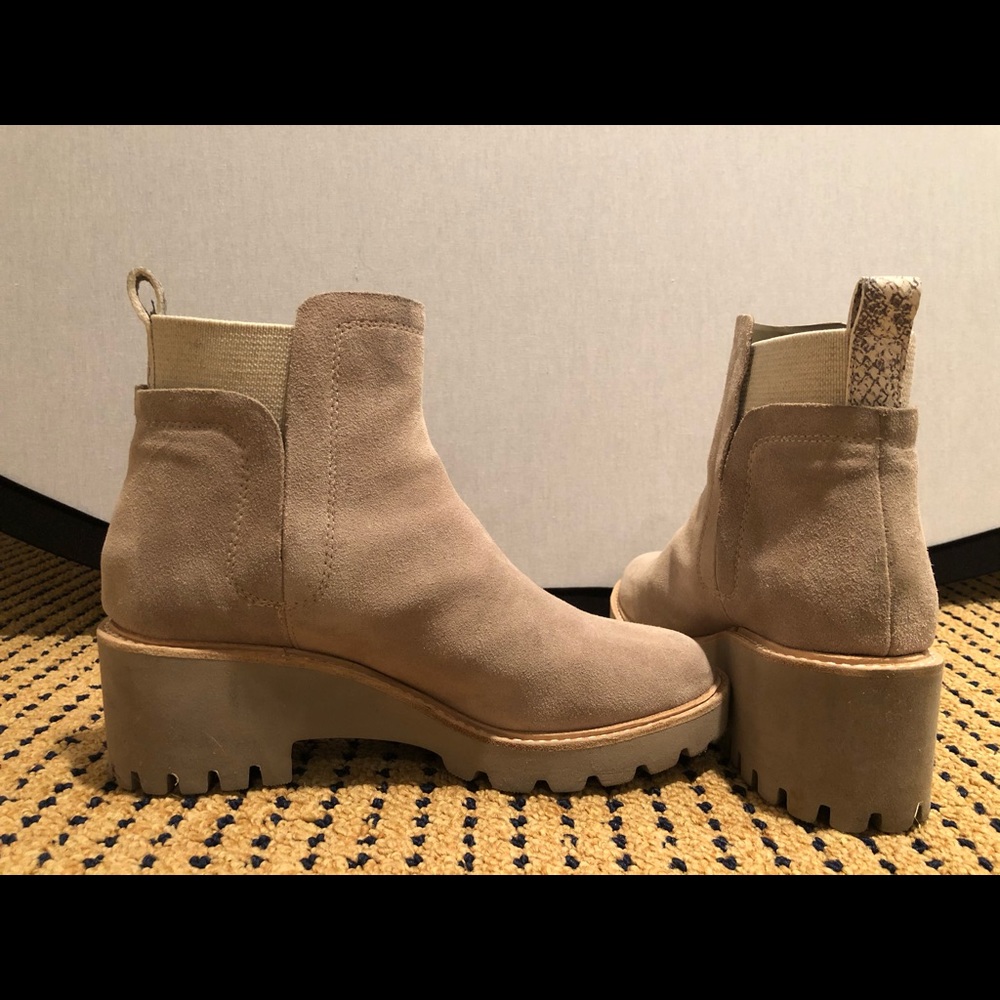 Beige booties with snake detail